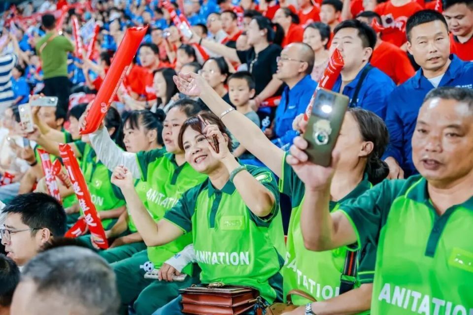 益看台现场, 是以这样方, 让参与者在