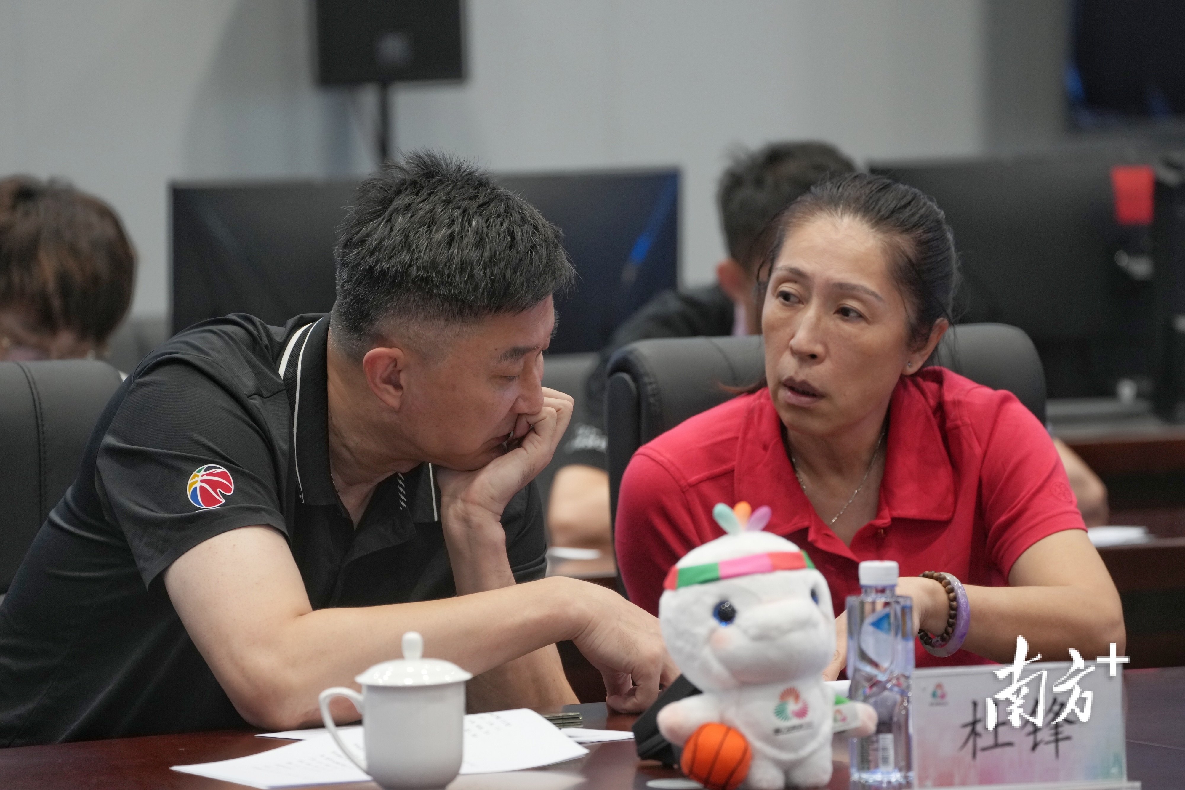 男子成年组, 女子U, tleid