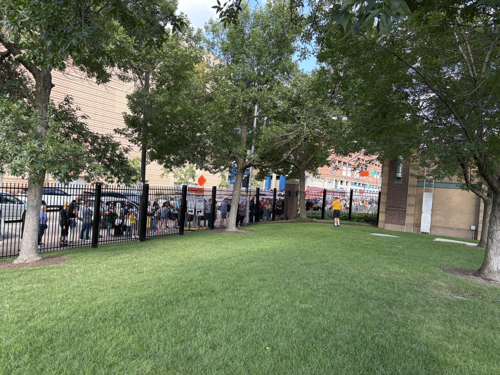 步行者记者, amp, amp