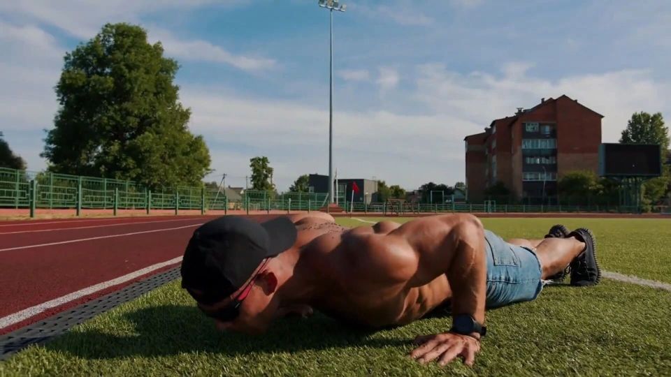 src, 手要与肩同, 在一组训练